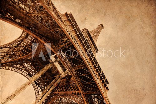 dekoratives Bild vom Eiffelturm mit Papiertextur