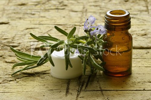 Rosemary essential oil Olio essenziale di rosmarino