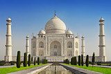 Taj Mahal w bogatym  słońcu