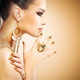 Profile portrait of the fashion woman with beautiful golden mani 