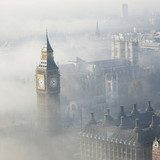 Heavy fog hits London 