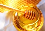 Honey dipper with bee honeycomb 