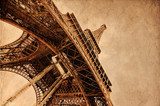 dekoratives Bild vom Eiffelturm mit Papiertextur 