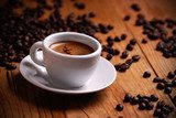 Energia espresso na drewnianym stole