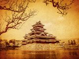 Historyczny zamek japoński w tonacji sepia