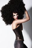 Moc kontrastu i glamour w czerni