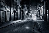 Mroczne zaułki nocnego miasta