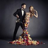 Para w stylowej modowej scenerii