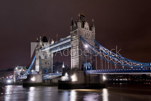 Tower Bridge illuminato
