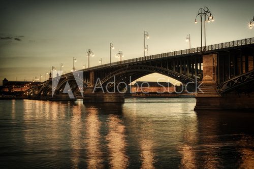 Theodor-Heuss-Brücke in Wiesbaden/Deutschland