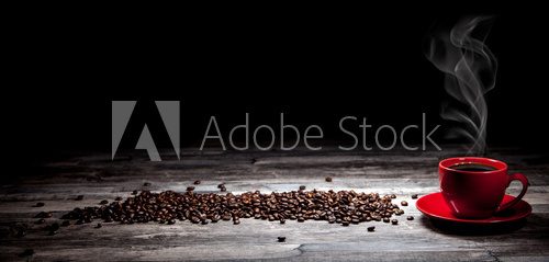 Kaffeetasse mit Kaffeebohnen Hintergrund
