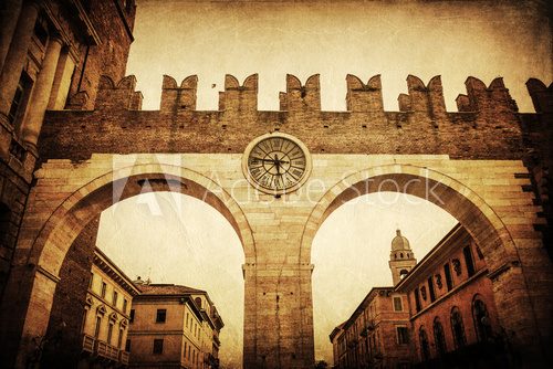 nostalgisch texturiertes Bild der Portoni della Bra in Verona