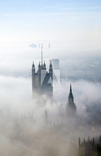 Heavy fog hits London