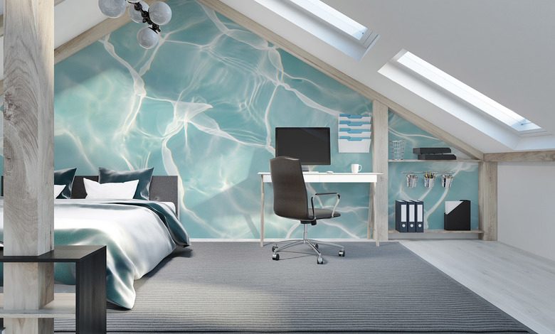 turkusowa tafla wody z refleksami swiatla fototapety do sypialni fototapety demural